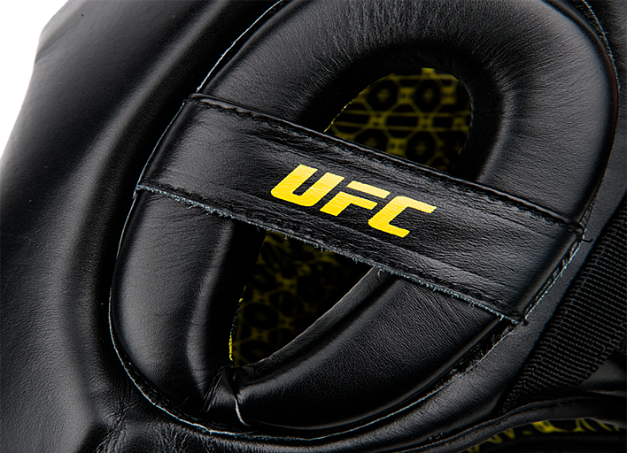 UFC Шлем с защитой щек на шнуровке черный - S\M